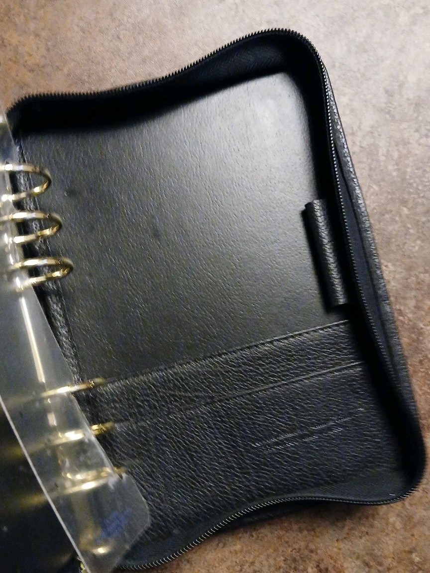 Franklin Covey Quest Planner Organizer 8.5×6.5″ 6 Ring Leather-Black & Brown