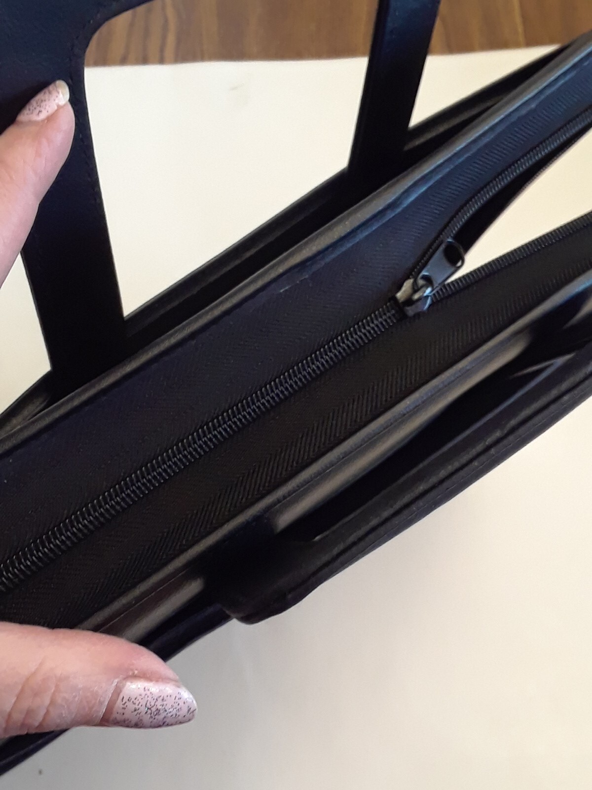 Business Folio Binder Organizer Black Zip Close New Never Used Great Shape