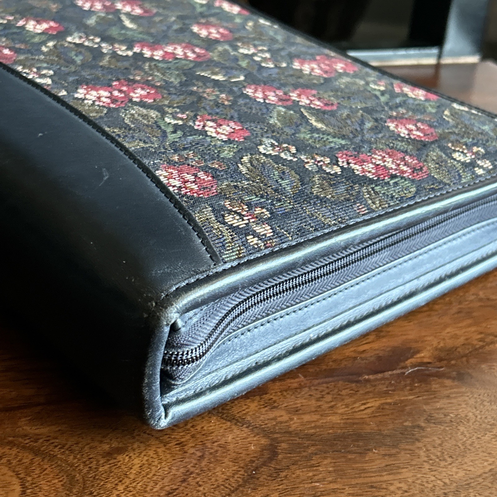 Vtg Franklin Quest Raspberry Tapestry/Leather Zip Around 7-Ring Binder USA