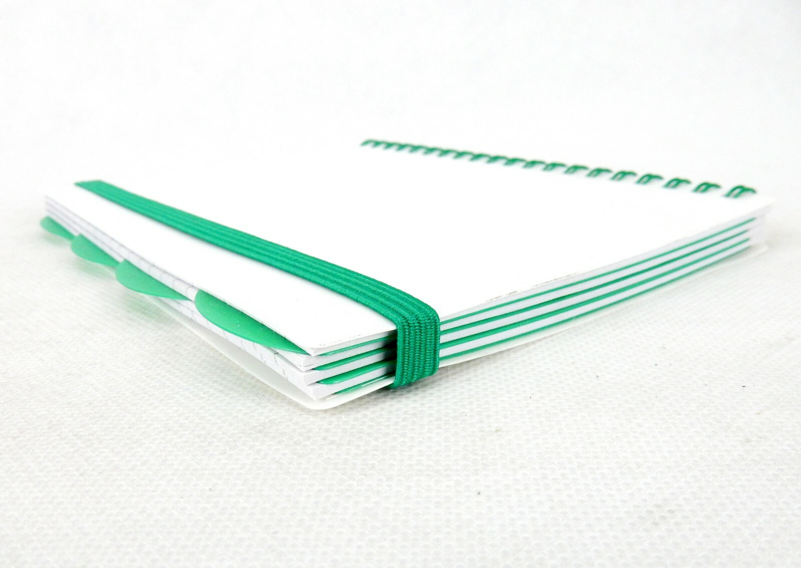 Wire Bound Notebook w/4 Dividers, White w/Green Accent, Elastic Closure, #MP499