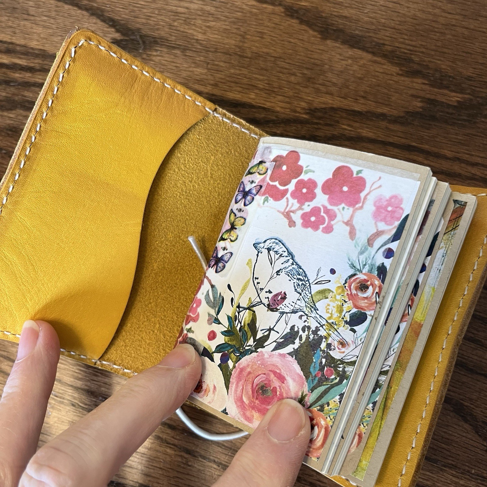 Chic Sparrow Embossed Leather Traveler’s Notebook Pocket Sz Loop Journal Inserts