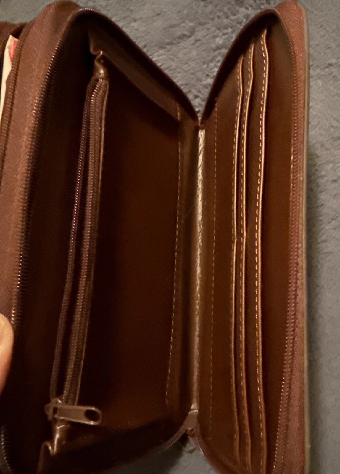 Vintage Enzo Baglioni brown zip-around day planner organizer.