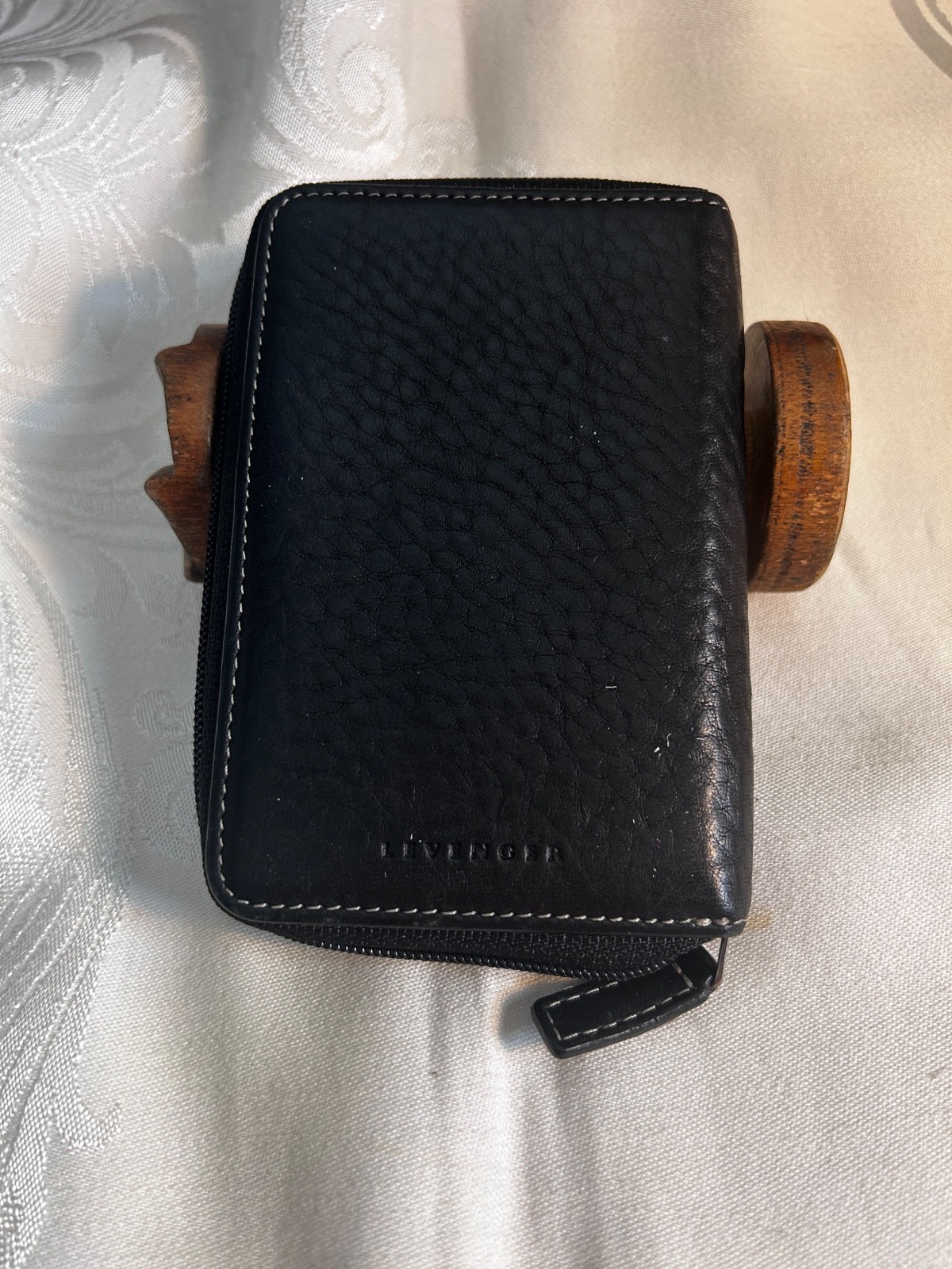 Levenger Black Leather Zippered Small Notepad w/ Pen – 3″ x 4.5″