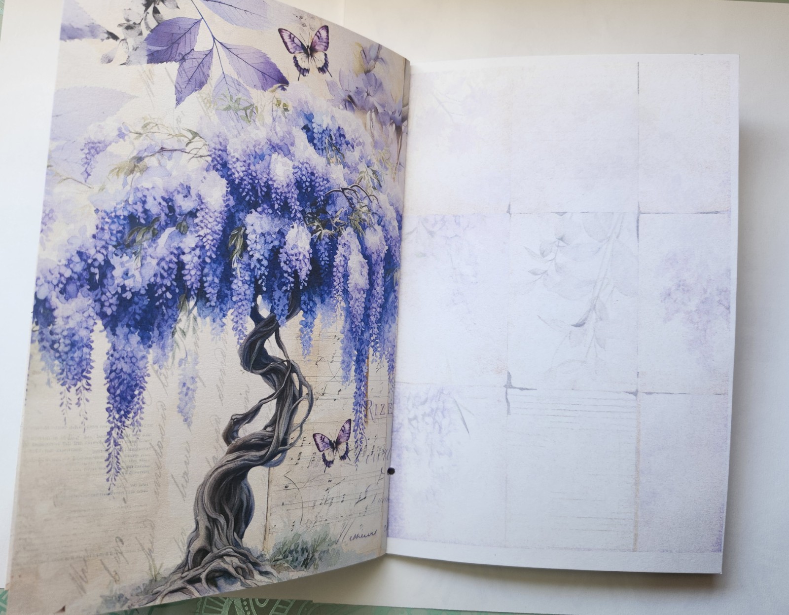 Junk Journal Booklet “LAVENDER DREAMS” 50+ pcs Ephemera Vintage Purples 40pgs