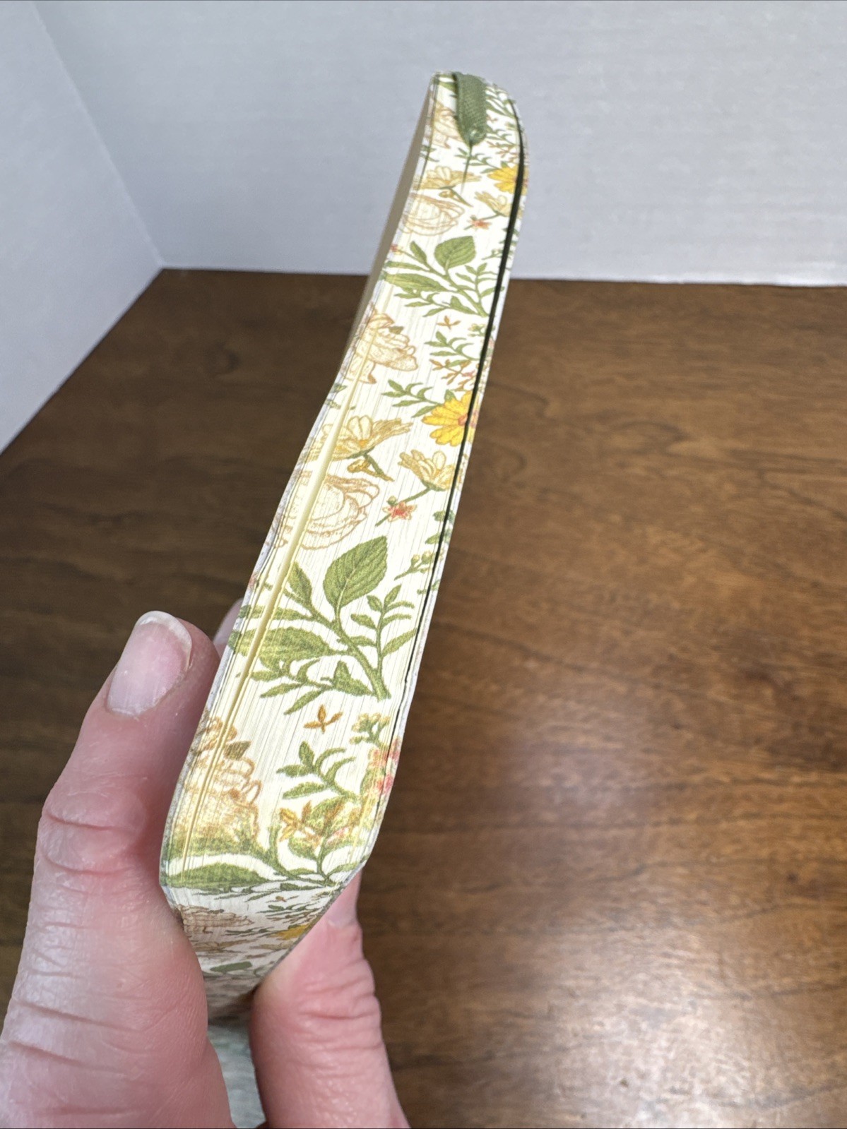 U Style “Thoughts Of Sorts” Floral Edge-Printed Journal, 120 Sheets, 5.75 x 8 in