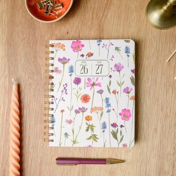 15 Month Weekly Planner 6.75″ x 8.37″ Cream Wildflower, Apr 2026 – Jun 2027
