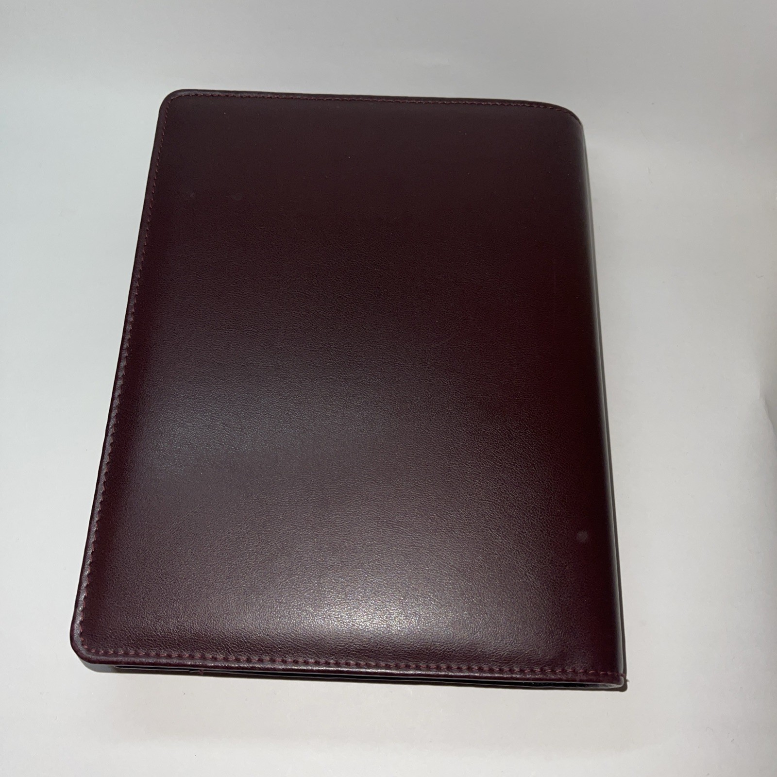Lot Of 2 Dayrunner Burgundy/Brown Planners 8×10”🍀 Zip Around With Some Inserts
