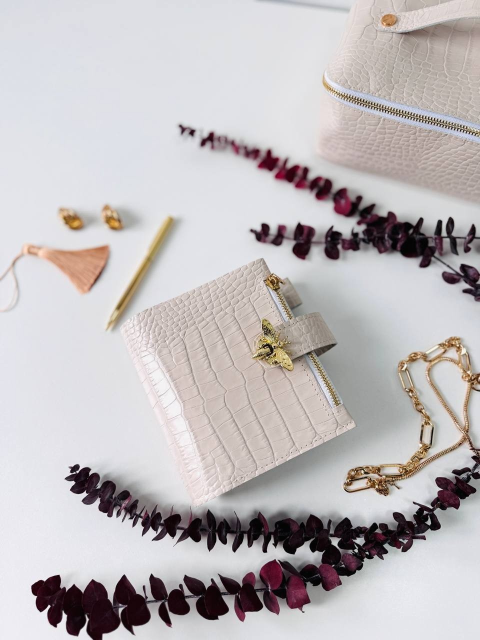 Elegant A7 Mini Planner dated 2026 in a Storage Case – Natural Italian Leather.