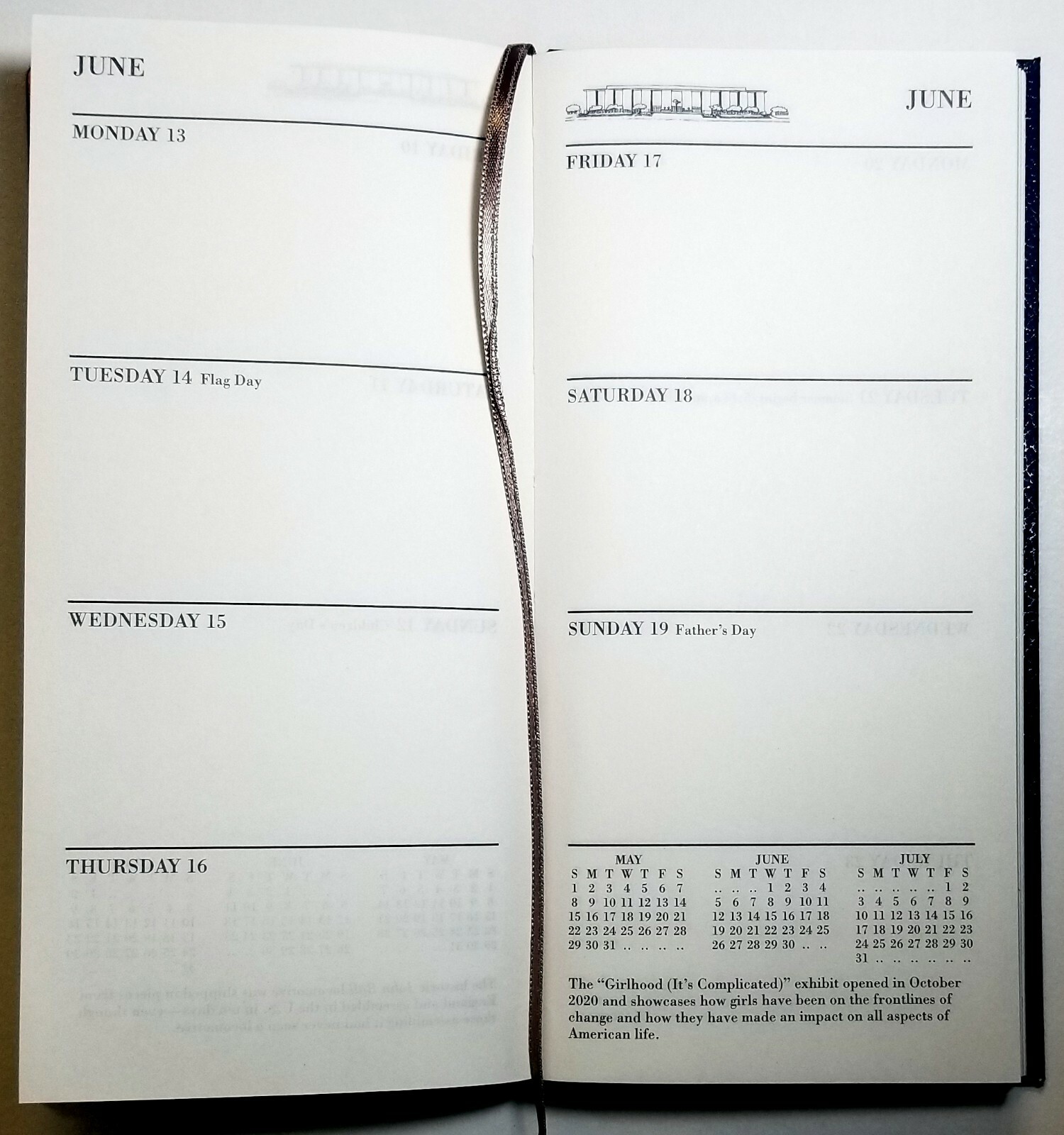 2022 Weekly/Monthly Sundial or Smithsonian pocket planners, 3 1/4 in x 6 1/2 in