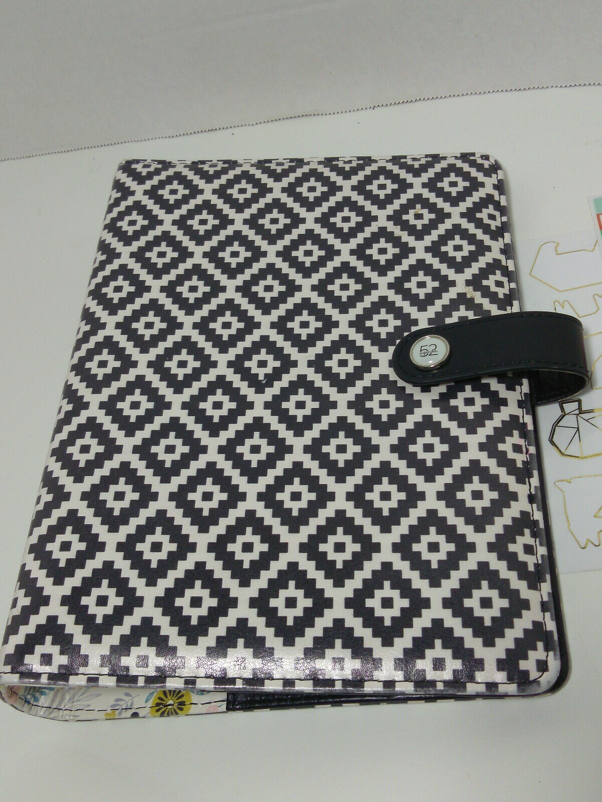 Agenda 52 The Paper Studio A5 Ring Planner Black & White Motif w/ Florals Print