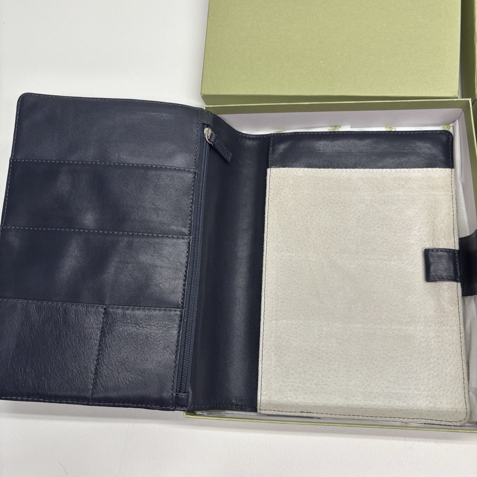 Large Lot of Levenger Leather Folios, Organizers, Notebooks, Circa Discs
