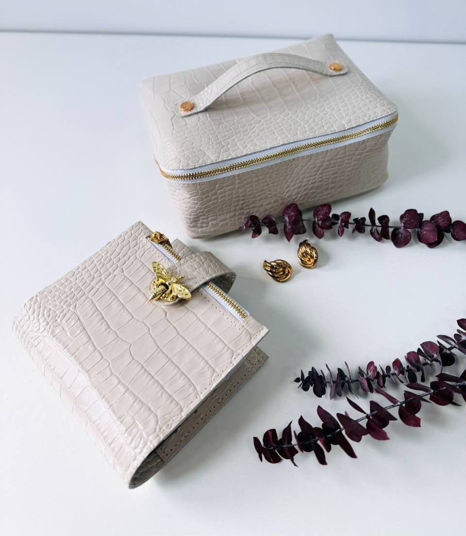 Elegant A7 Mini Planner dated 2026 in a Storage Case – Natural Italian Leather.