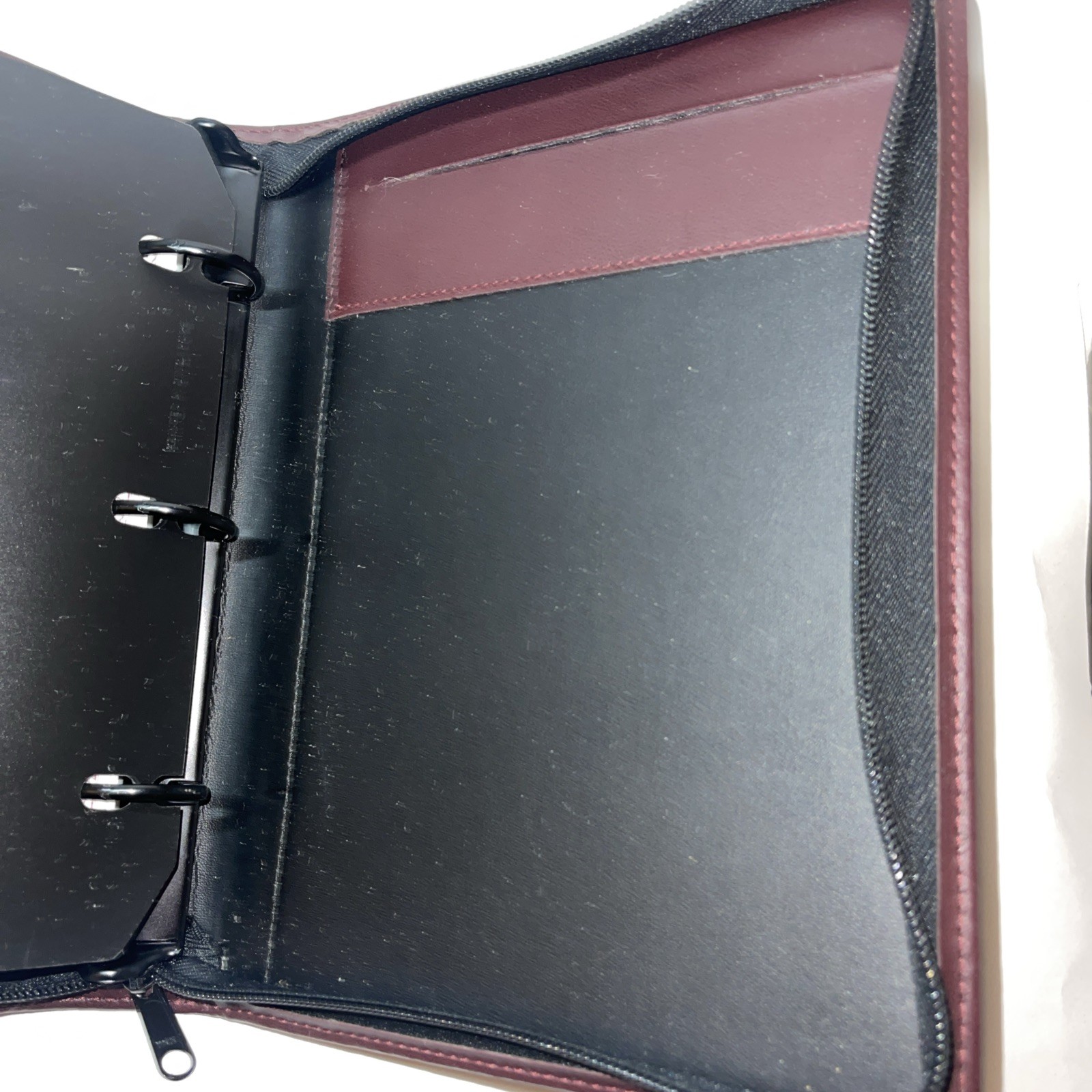 Lot Of 2 Dayrunner Burgundy/Brown Planners 8×10”🍀 Zip Around With Some Inserts