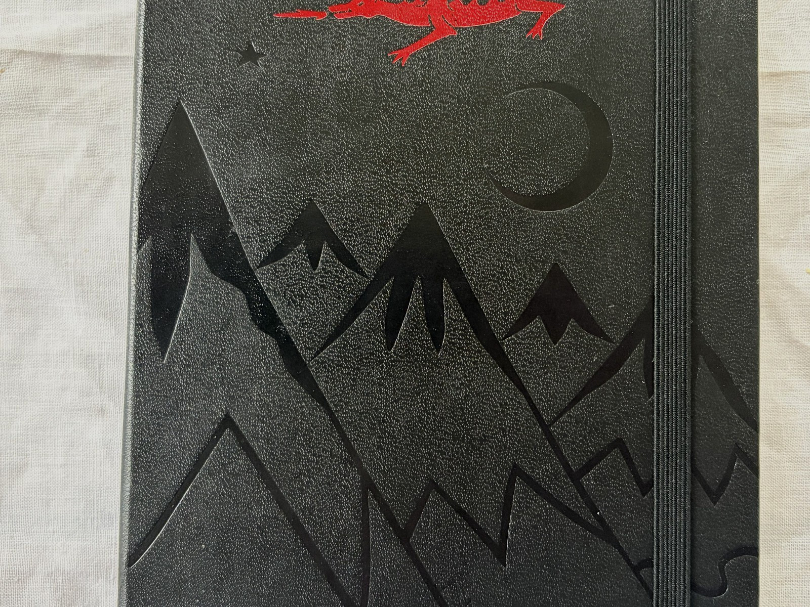 MOLESKINE THE HOBBIT LARGE RULED NOTEBOOK-SMAUG/MOUNTAINS COVER