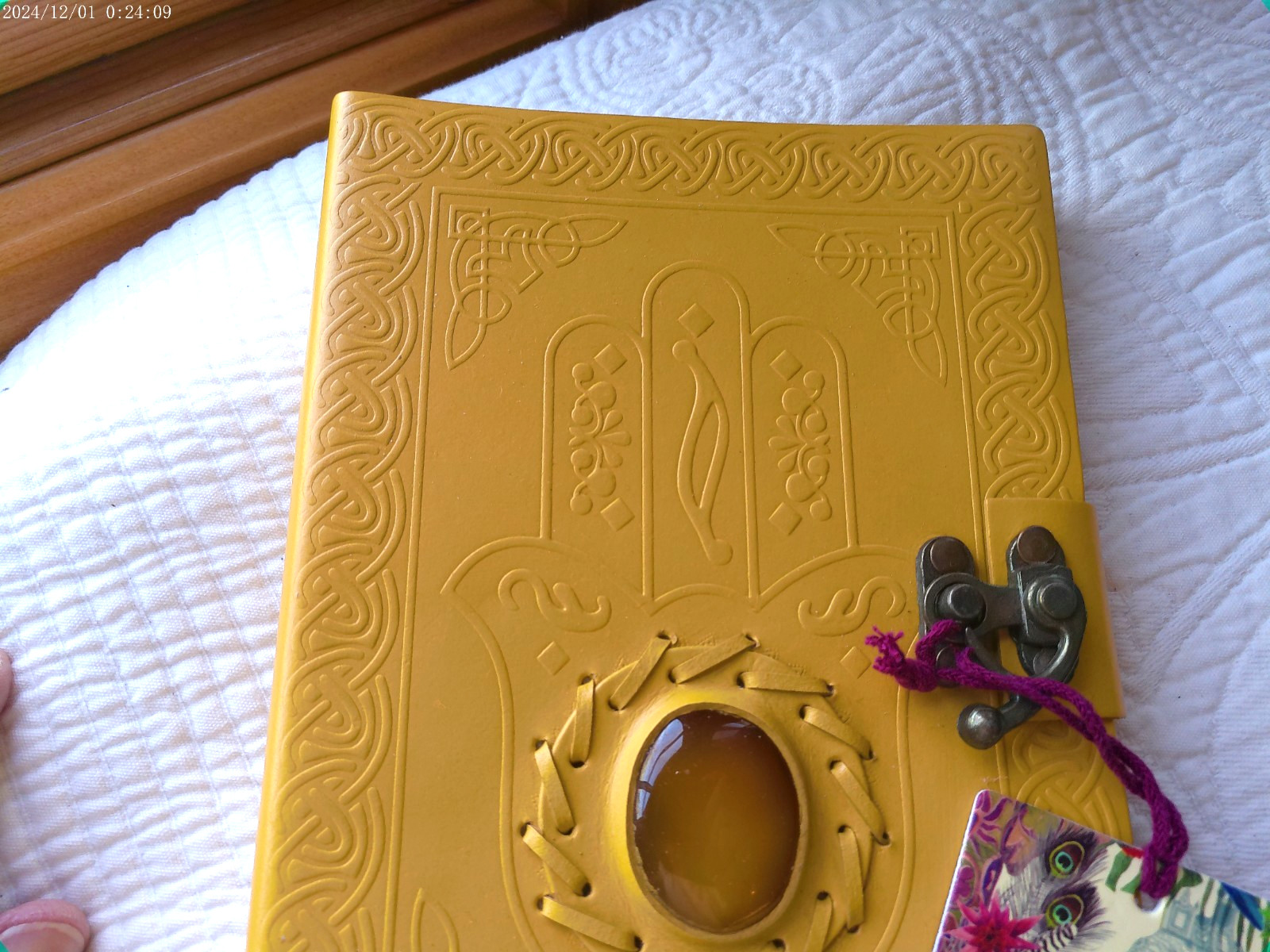 JEWEL OF MUMBAI AMBER FAUX GEM EMBOSSED HANDMADE LEATHER LINED YELLOW GOLD COLOR