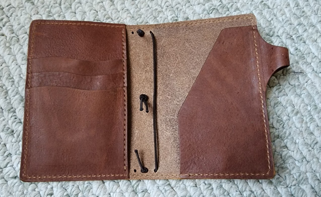 Chic Sparrow Crème Brûlée leather Passport Holder Wallet 6×4