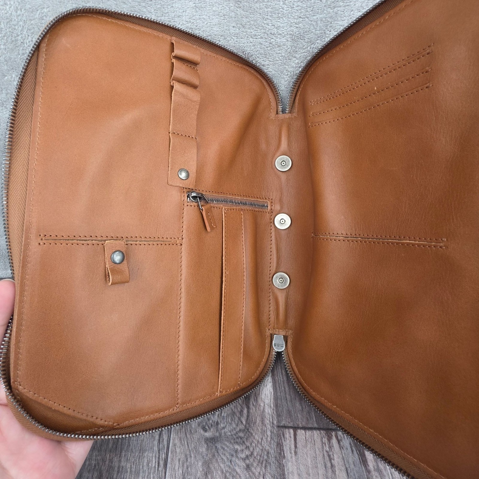 This is Ground TIG Mod Tablet 4 Leather Organizer Zip Around Toffee No Inserts