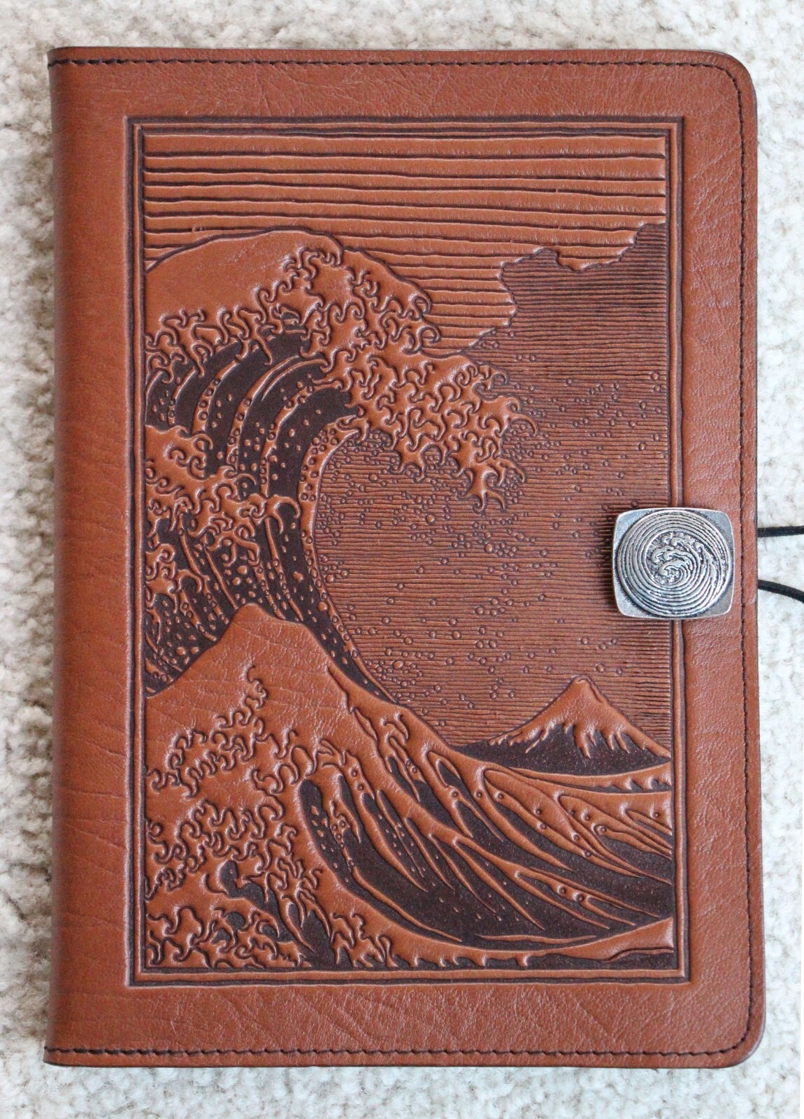 Oberon Design SMALL Leather PORTFOLIO W/ NOTEPAD 8″ X 5″- HOKUSAI WAVE in SADDLE