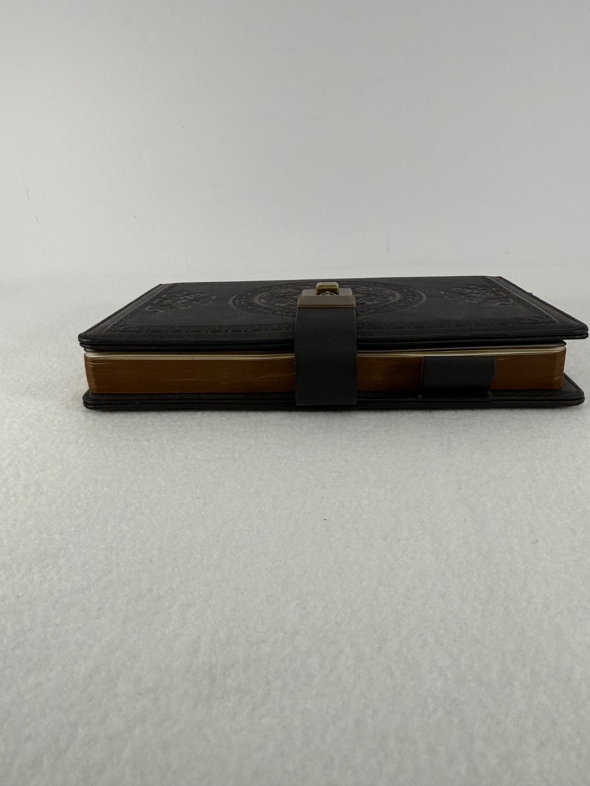 Cagie Journal with Lock Refillable 290 Lined Pages, Black w/ Gold Lock