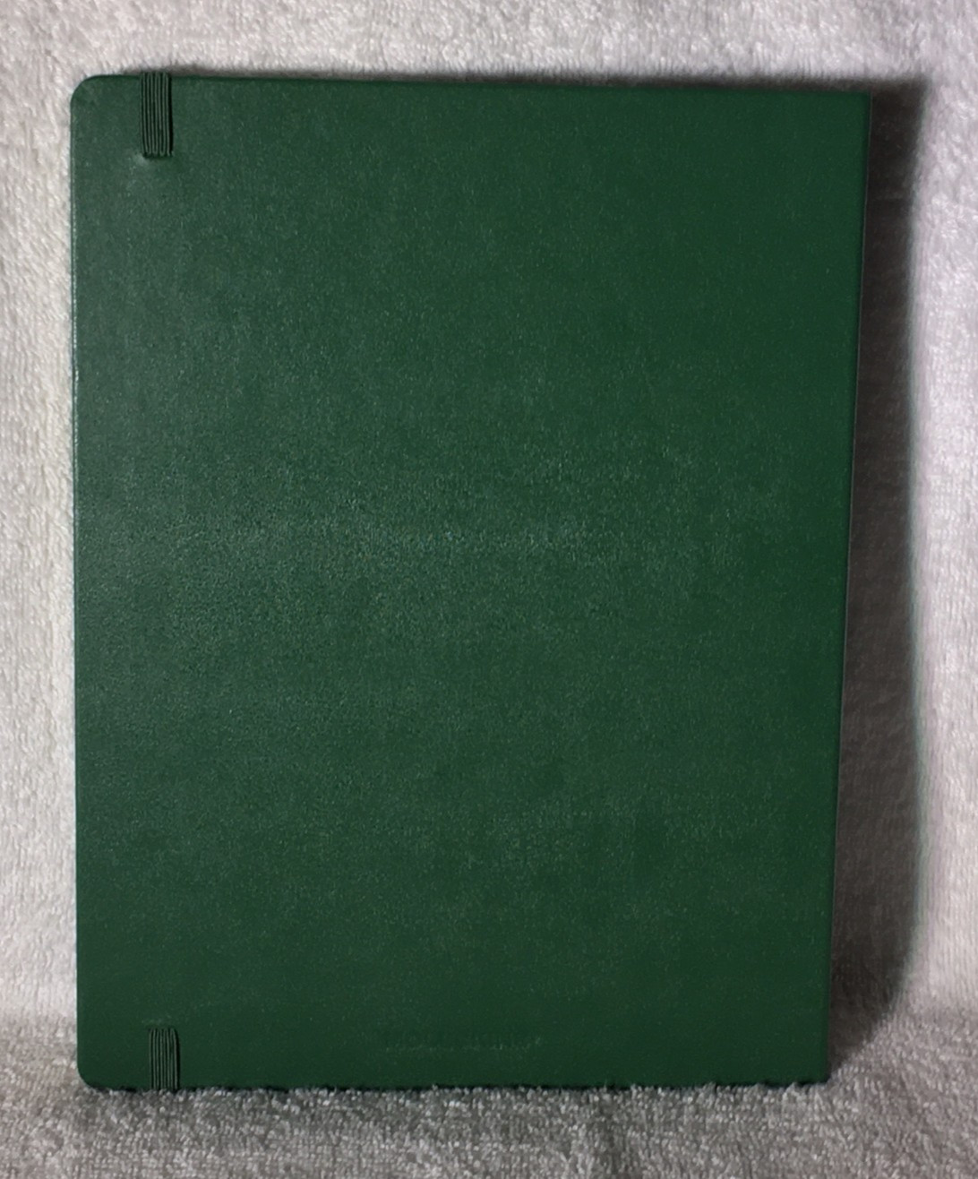 Moleskine Lined Paper Journal Green Hardcover + Elastic Closure ‘Nick’ – NEW