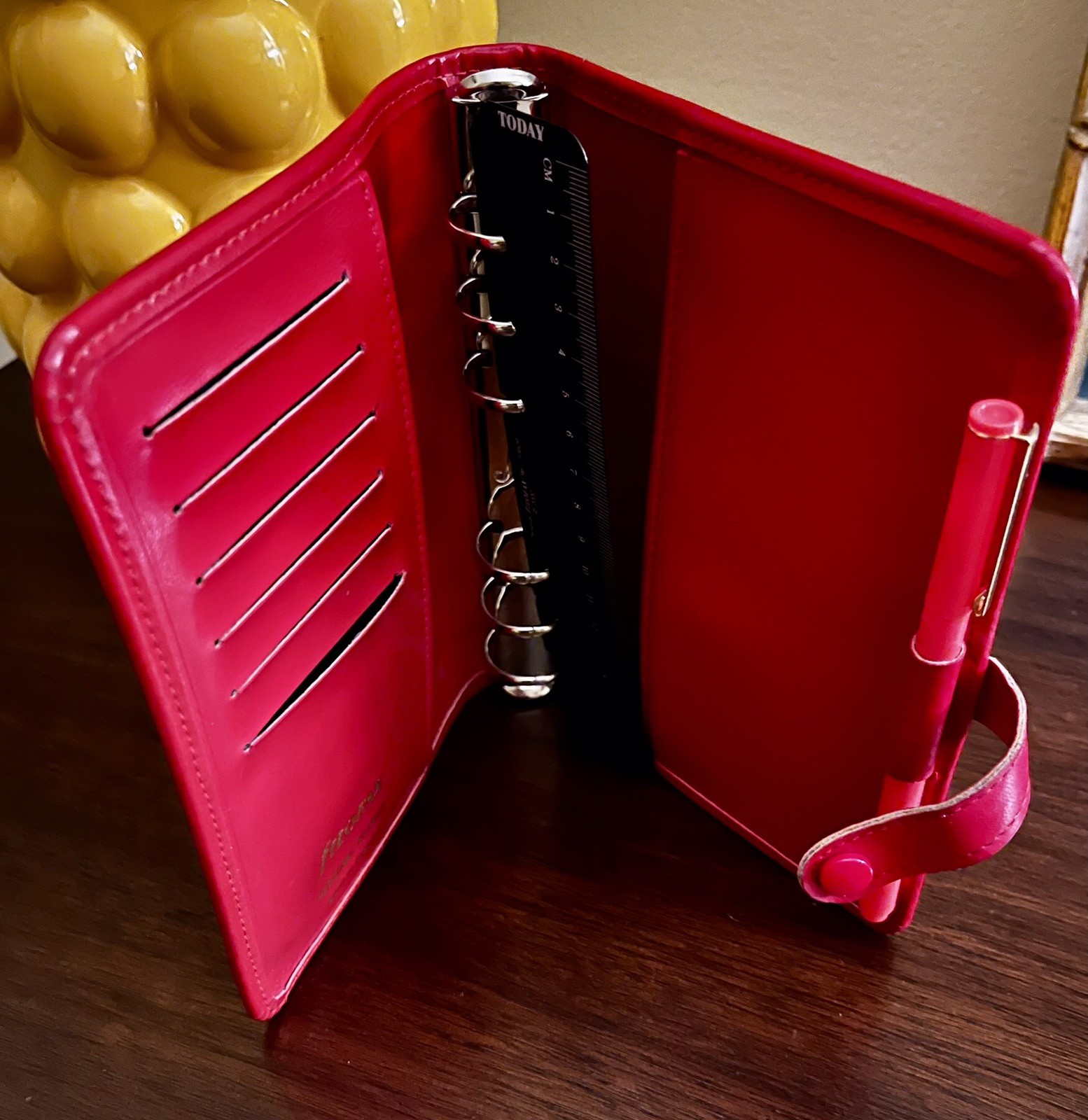 Vintage Filofax Personal Keswick 6-Ring Organizer Planner Red EUC