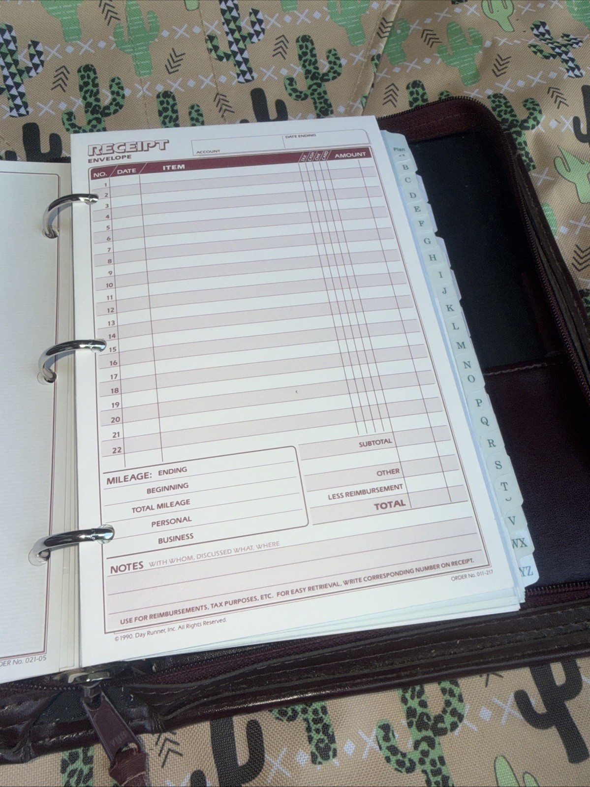 Dayrunner Personal Organizer Planner Vintage 2003 Classic Edition Burgundy Zip