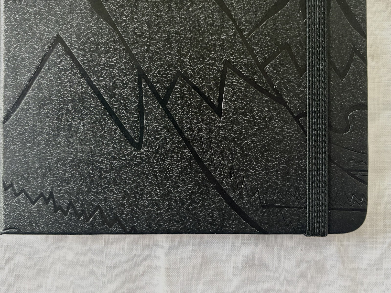 MOLESKINE THE HOBBIT LARGE RULED NOTEBOOK-SMAUG/MOUNTAINS COVER