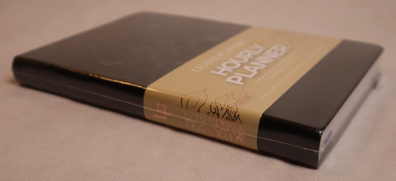 NEW LEGEND PLANNER DEBOSSED HARDCOVER HOURLY 12-MONTH WEEKLY DAILY SCHEDULE