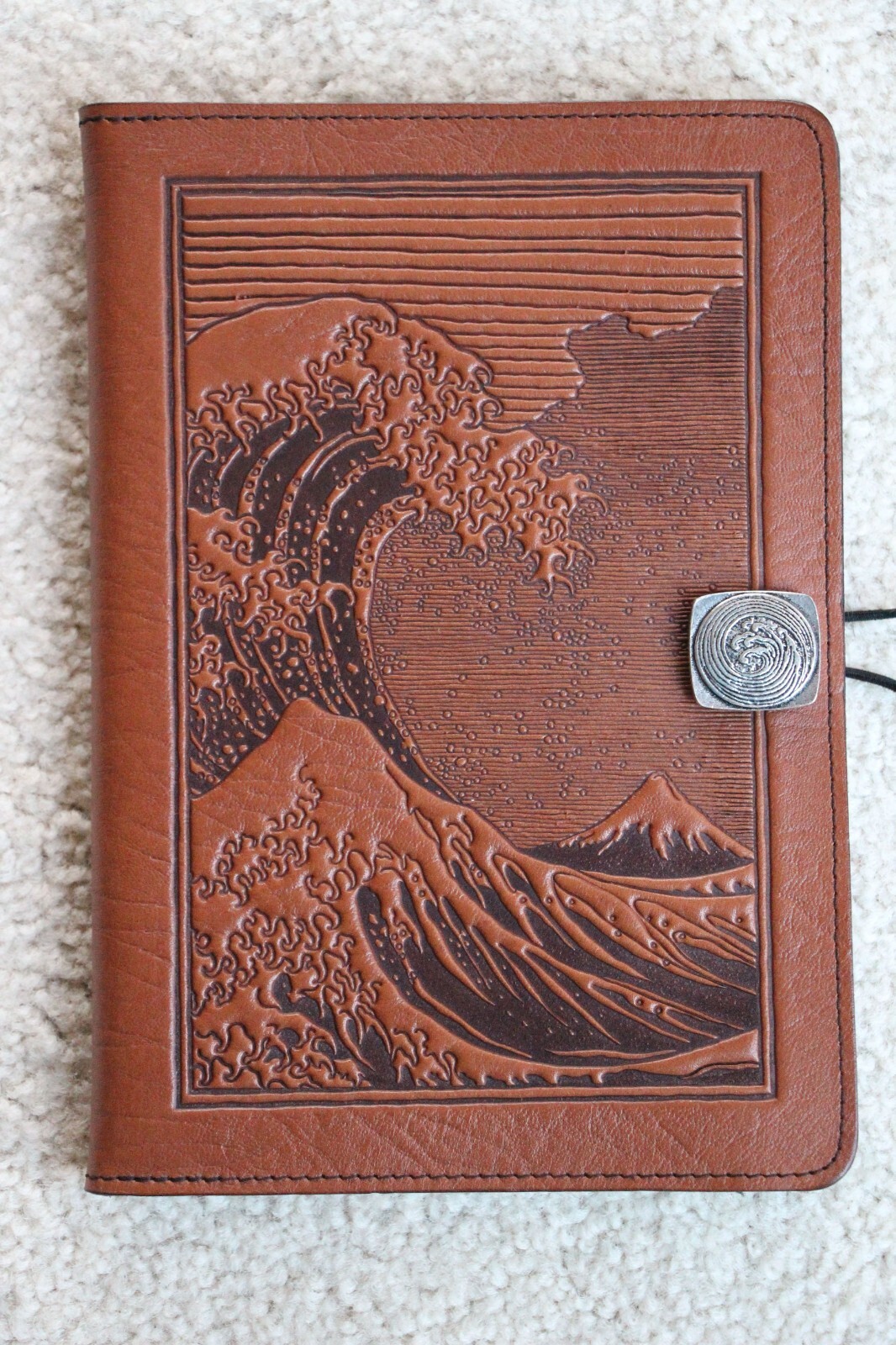 Oberon Design SMALL Leather PORTFOLIO W/ NOTEPAD 8″ X 5″- HOKUSAI WAVE in SADDLE