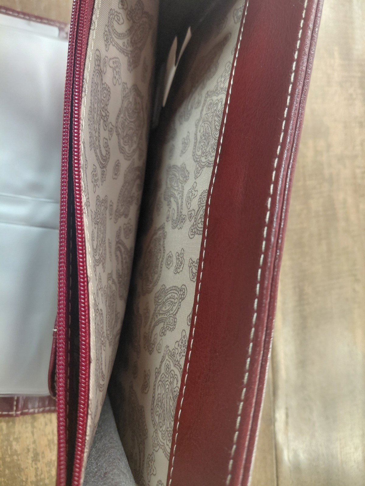 Franklin Covey 7-Ring Binder Magnetic Snap Closure Burgundy Faux Leather Planner
