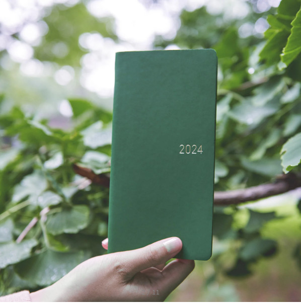 Hobonichi Techo 2024 Weeks Smooth Sangria/ Forest Green ENG/JPN JAPAN NEW