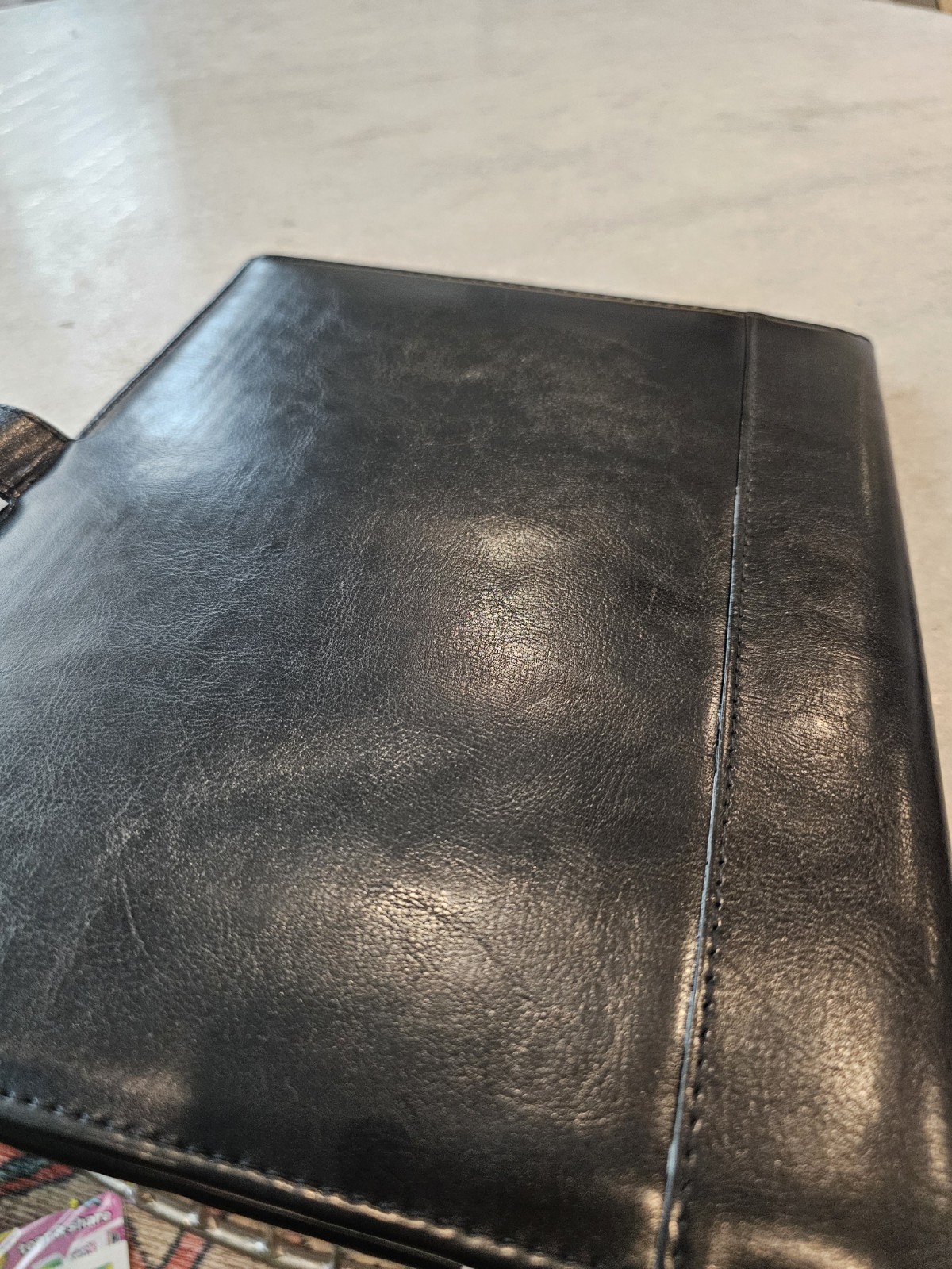 Pen+Gear Leatherette Padfolio with Writing Pad, Black, Magnetic Closure, 1 count