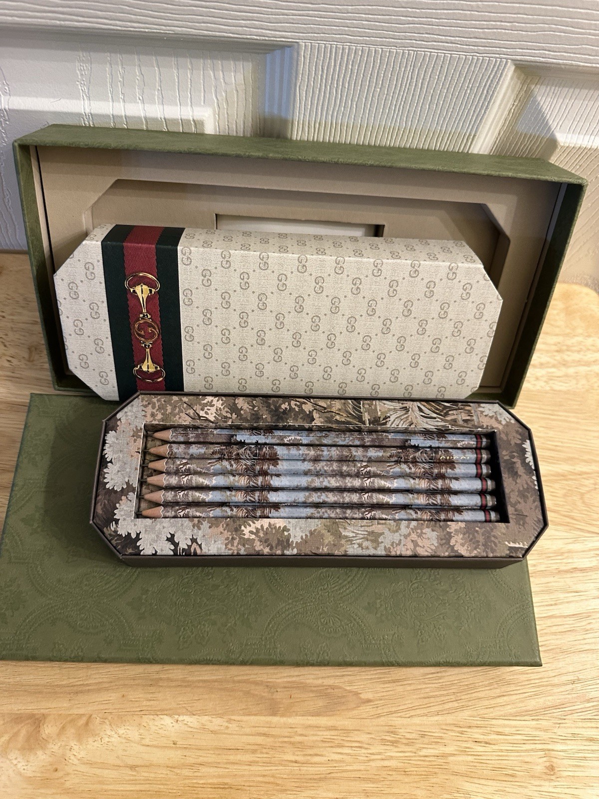 New In Box Gucci luxury Graphic Print 6 Pencil Set Authentic