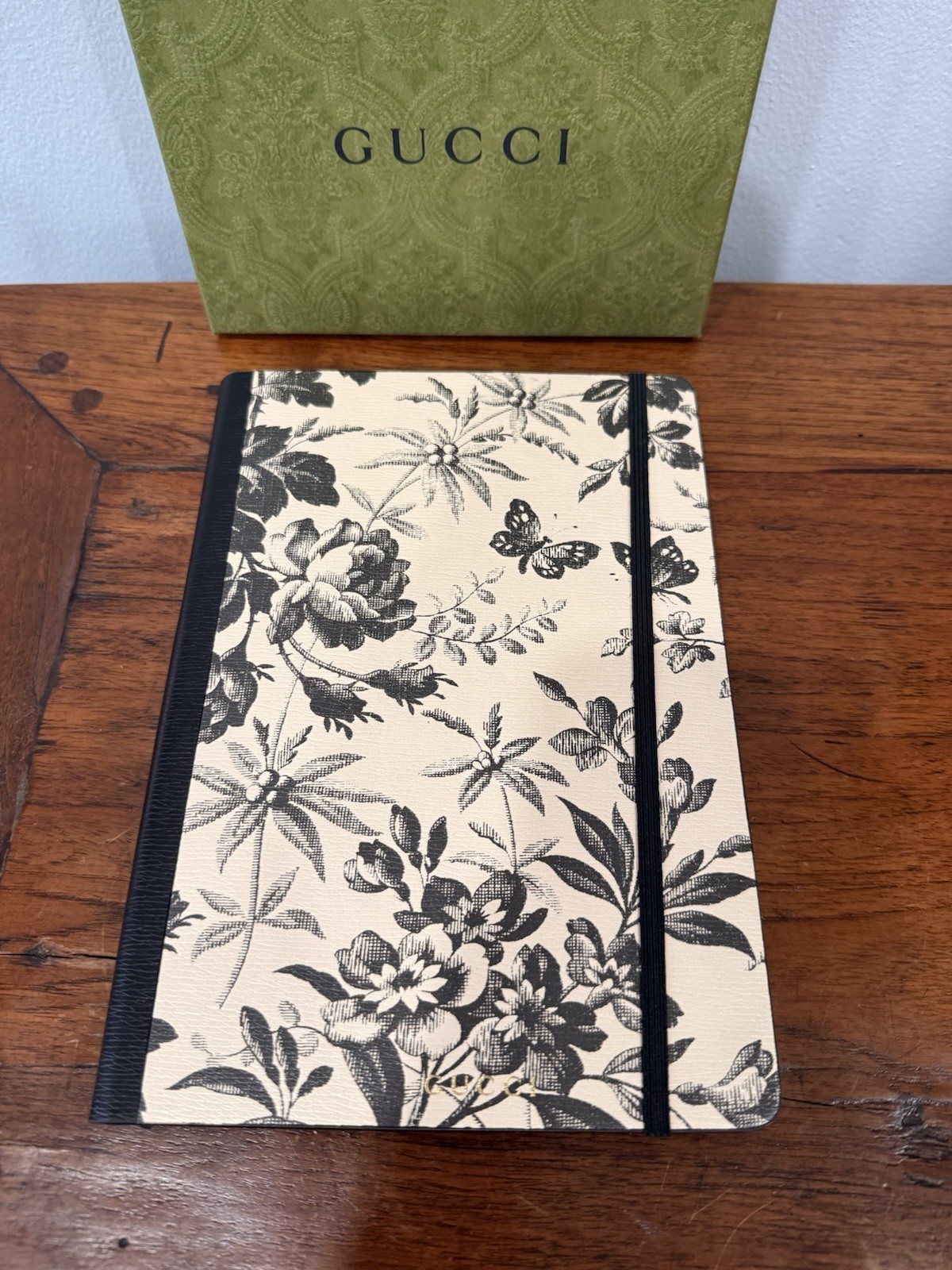 Authentic Gucci Luxury Large Notebook Journal Brand New with Box and Dust Bag