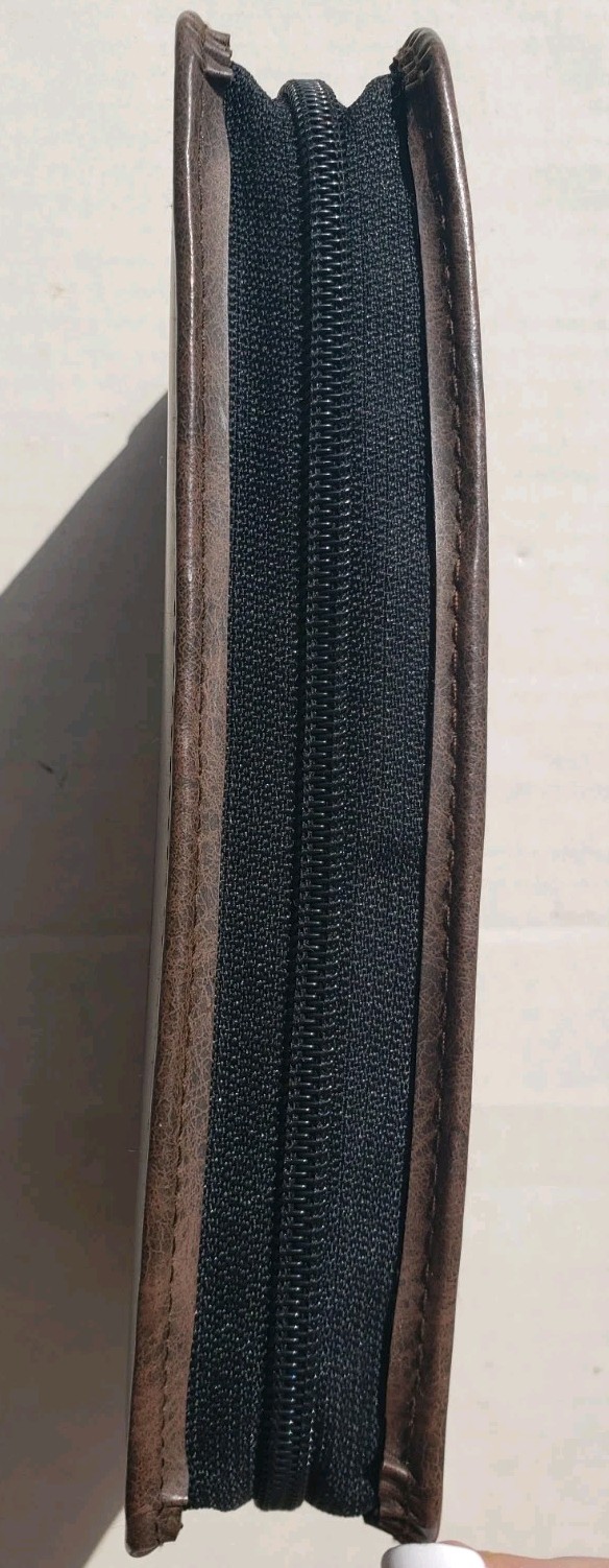 Day-Timer Brown 6 Ring Planner Organizer 8.5″x 5.5” Zip Around Small w/Pen