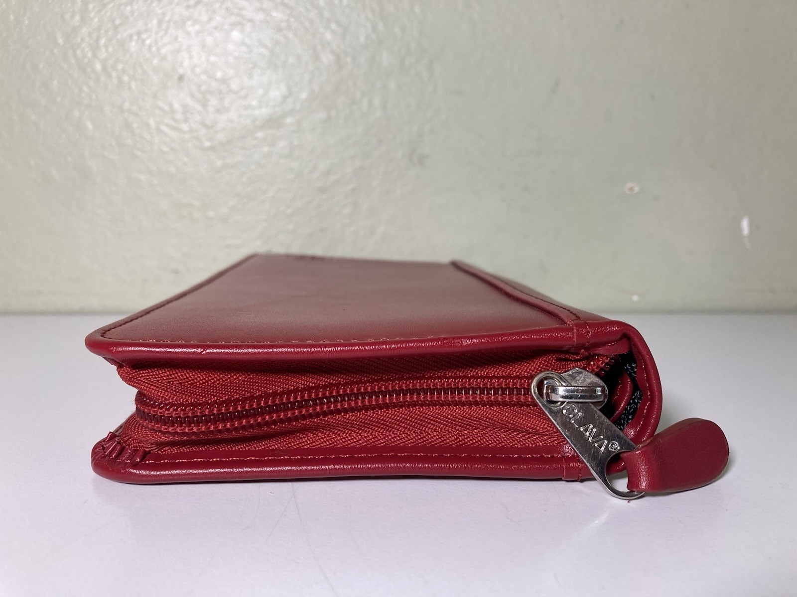 CLAVA Classico Italia Genuine Leather Red Zip Around Portfolio Organizer