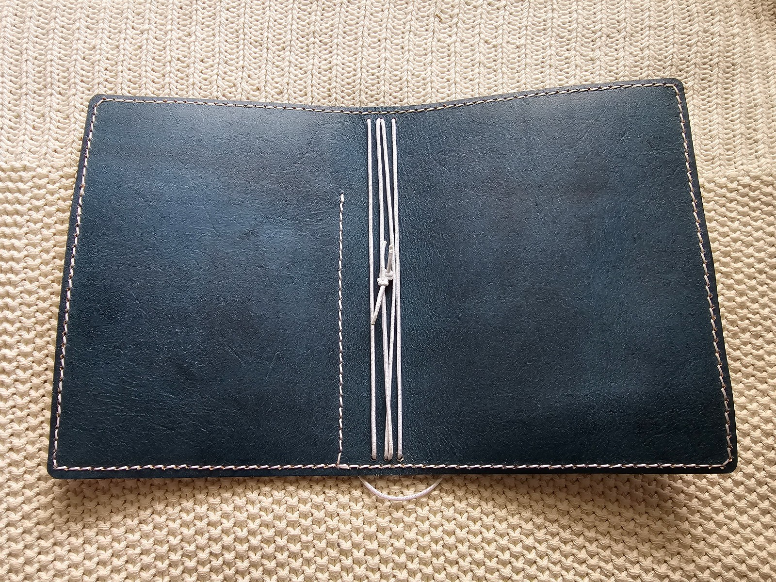 Idaho Leather Works Hand Dyed Leather B6 Traveler’s Notebook – Blue w/ Pocket