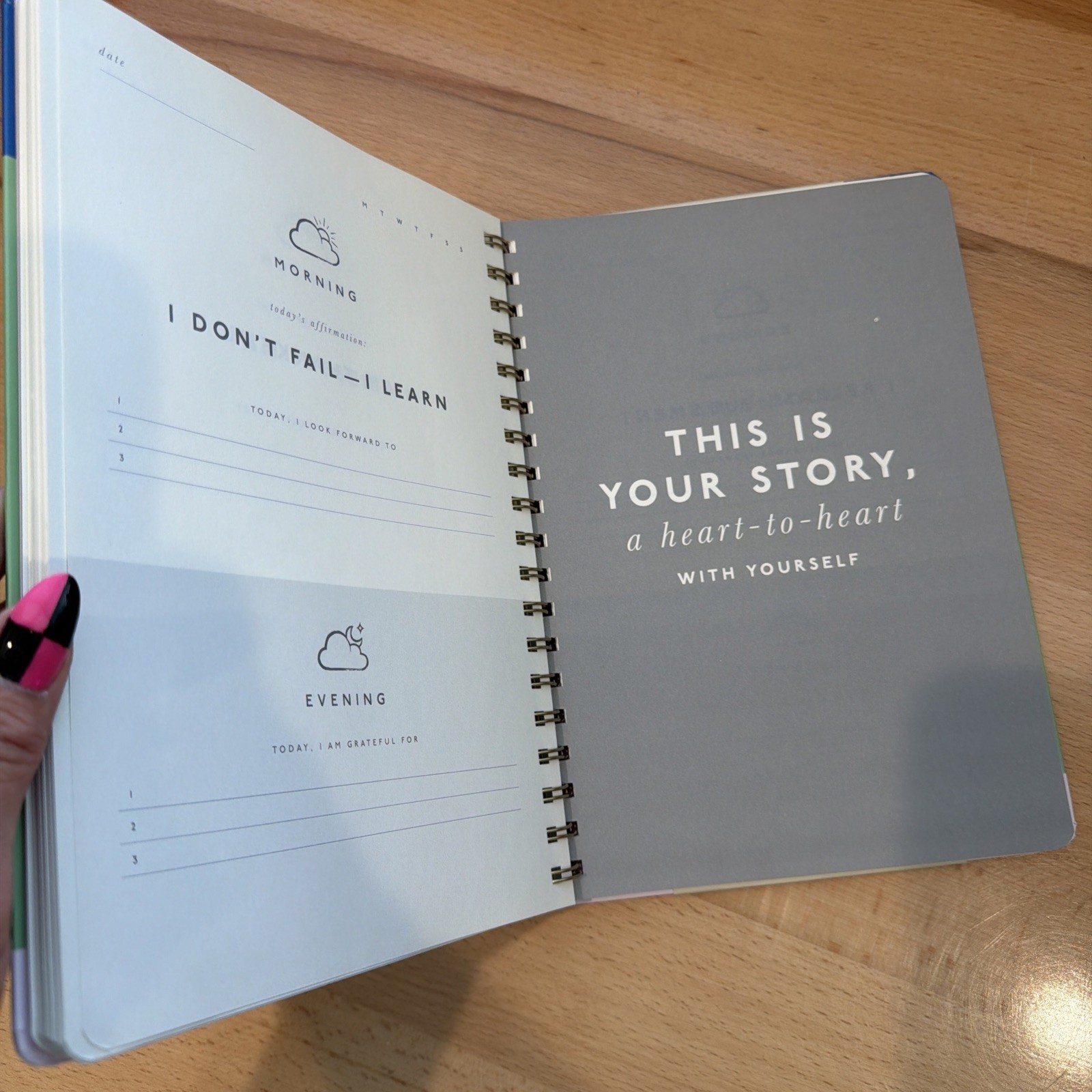 Papier Gratitude Journal Mental Health Wellness Notebook 9.8”x7.4” 192 Pgs NWT
