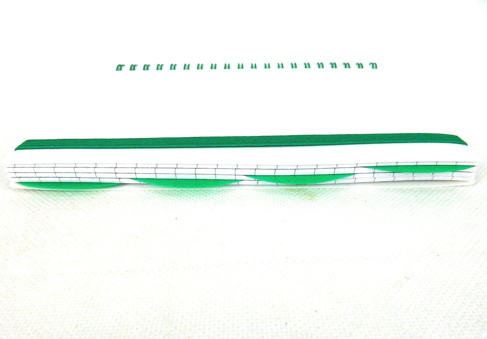 Wire Bound Notebook w/4 Dividers, White w/Green Accent, Elastic Closure, #MP499