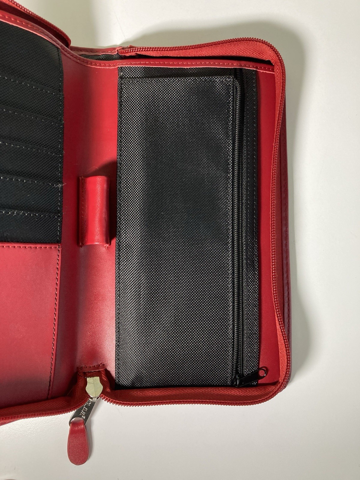 CLAVA Classico Italia Genuine Leather Red Zip Around Portfolio Organizer