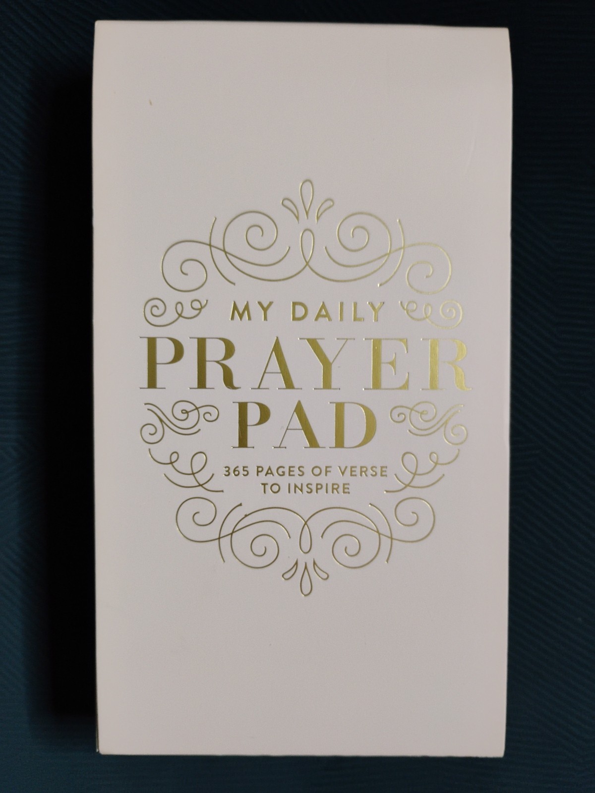 MY DAILY PRAYER PAD: 365 PAGES OF VERSE TO INSPIRE