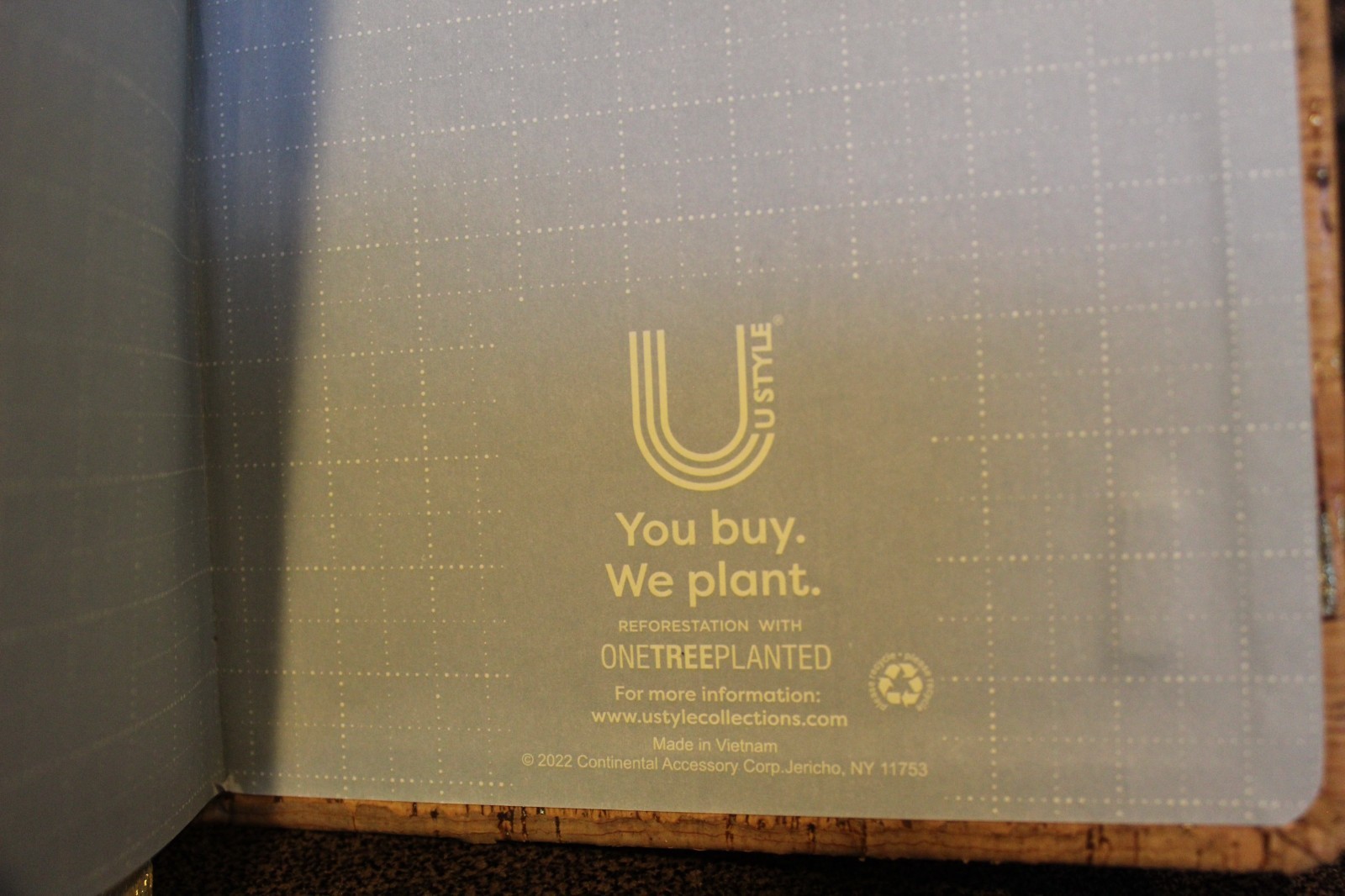 USTYLE Journal Lined Pages 8-5/8” x 5-7/8” Hardcover Cork with Gold Flecks