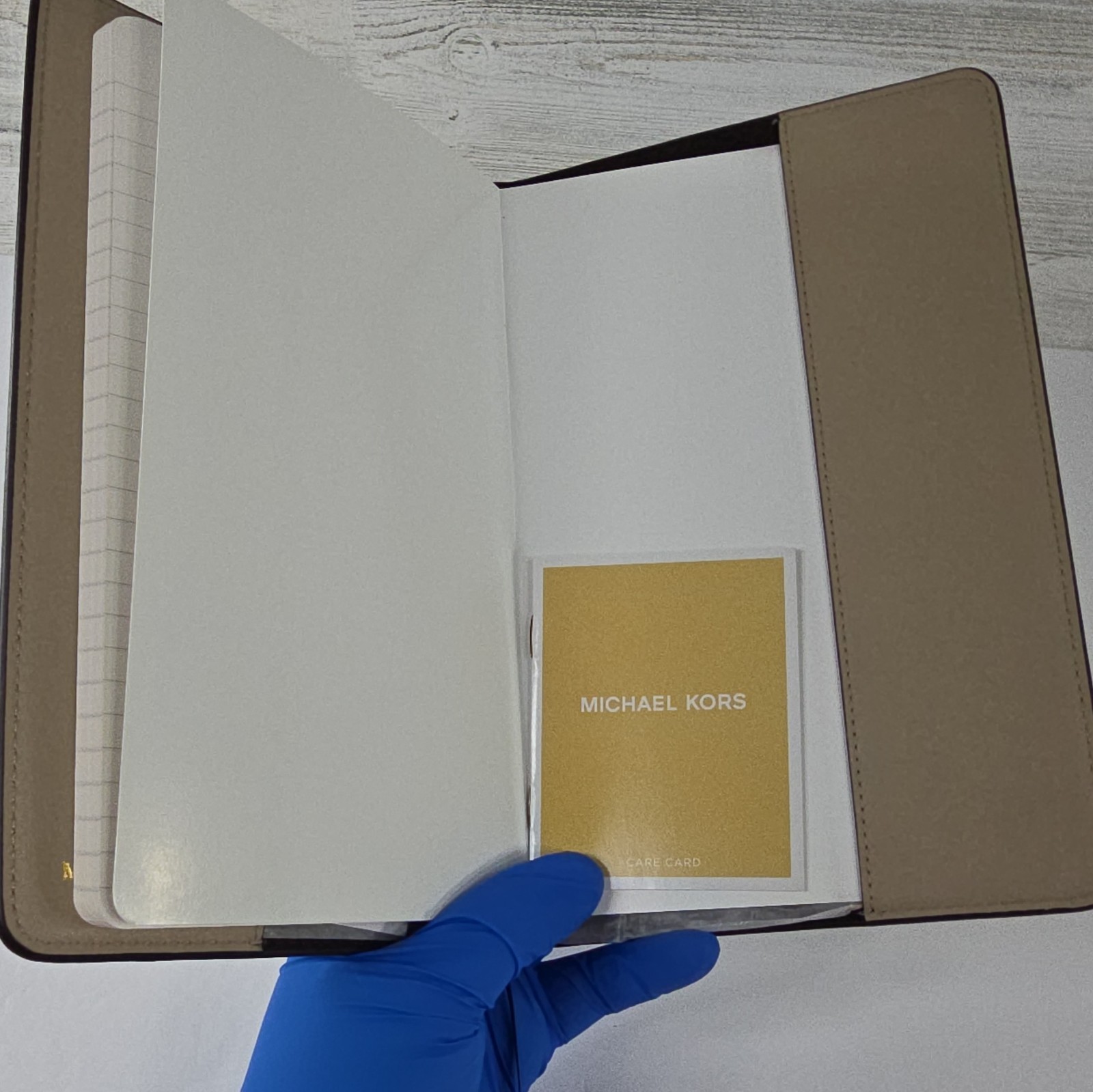 MICHAEL KORS Travel Accessories MD Leather Notebook Champagne Elastic Closure…