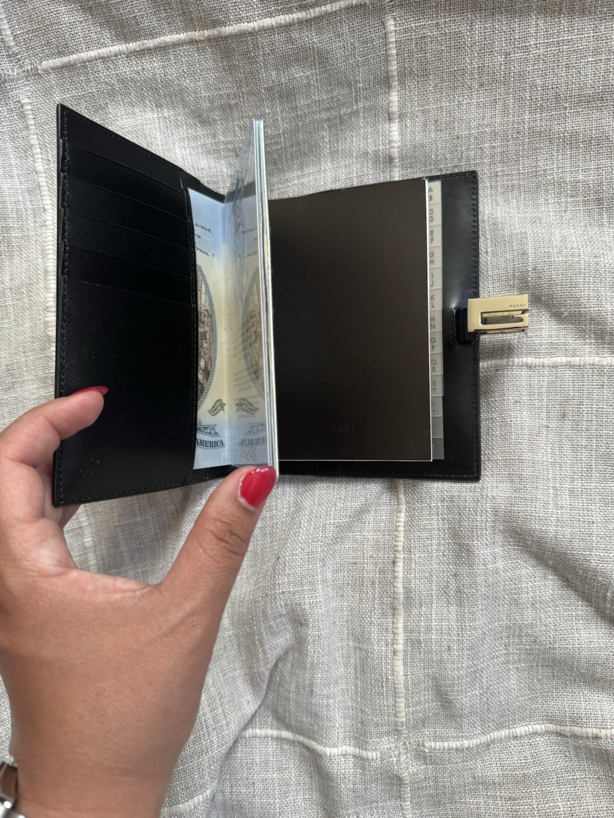 Gucci 2011 Leather Pocket Ring Binder Organizer Agenda/Passport Holder