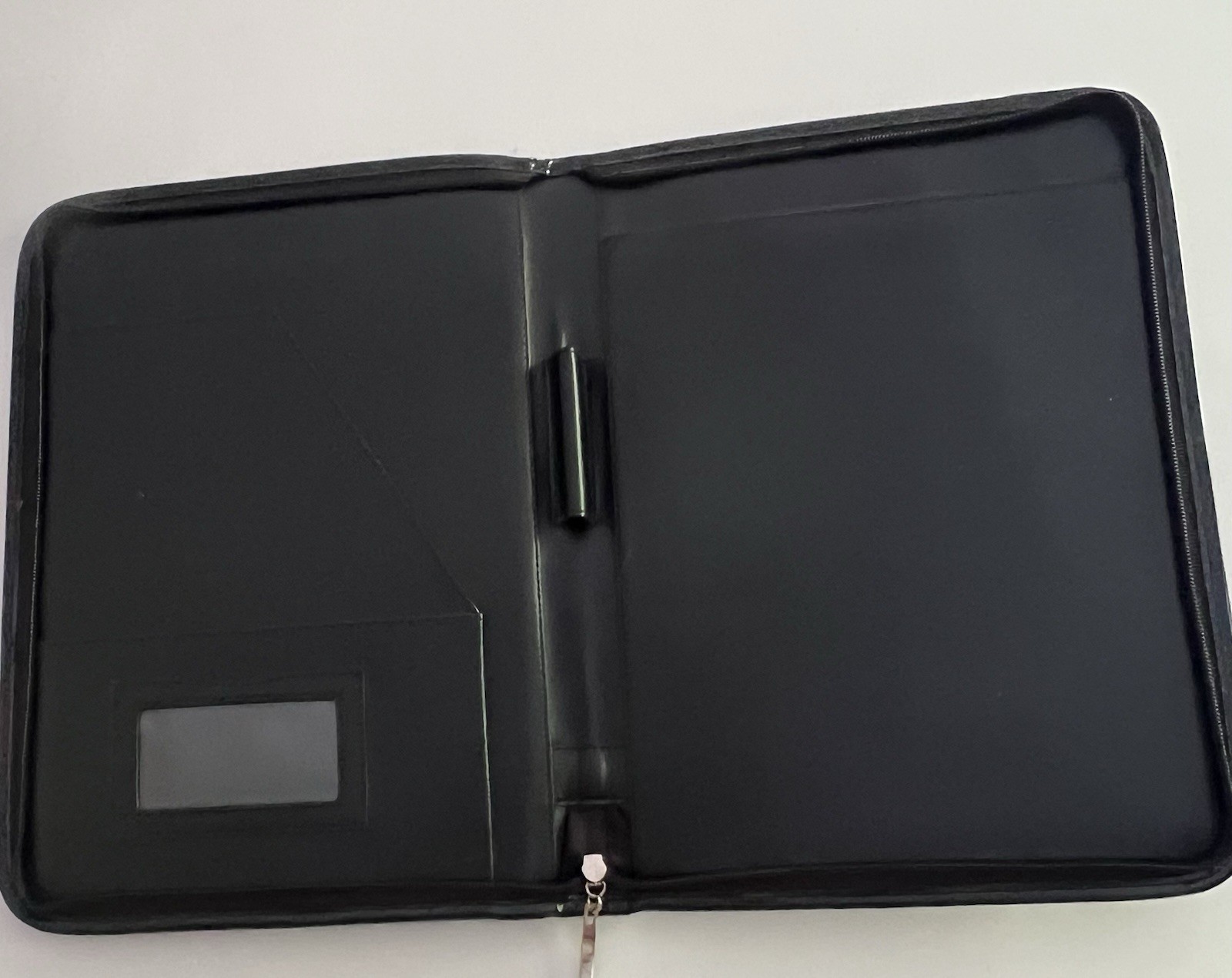 Beijo Portfolio Black Patent Leather PVC Pockets Zip Around Close EUC