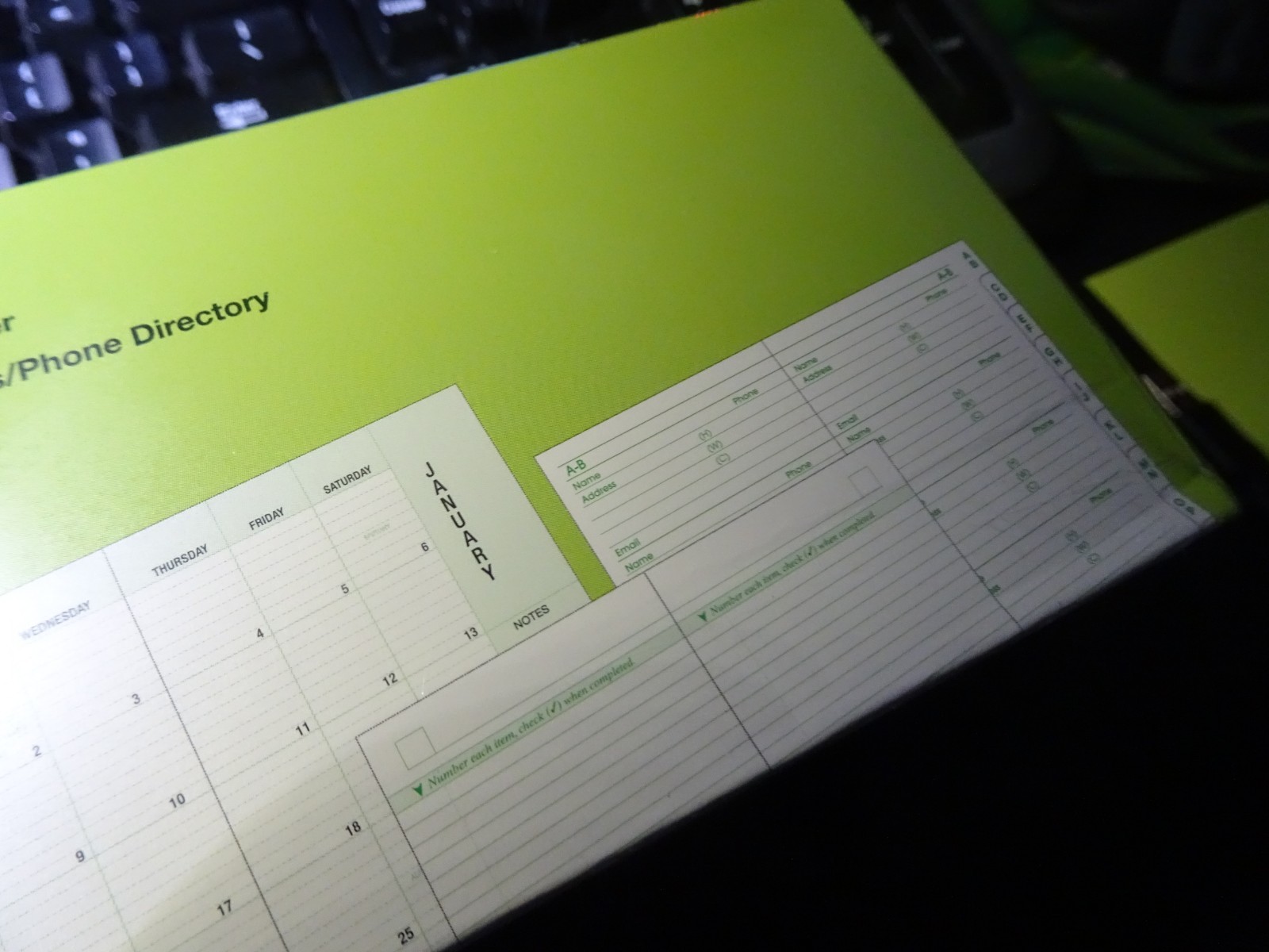 Day-Timer Jan-Dec 27, 2-Pg/Day Planner 3-1/2 x 6-1/2″ EXTRAS, NEW PACKAGING