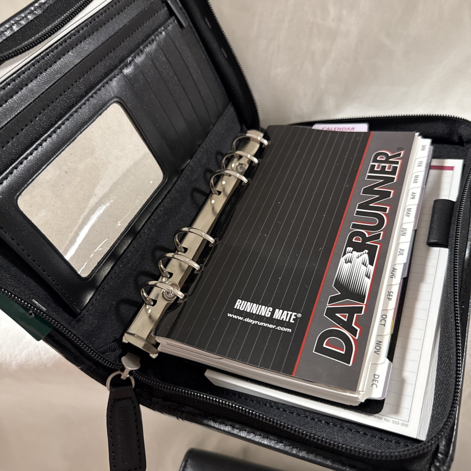 Dayrunner Personal Organizer Running Mate Ed 8×6 Zip Around 6 Ring Black – New