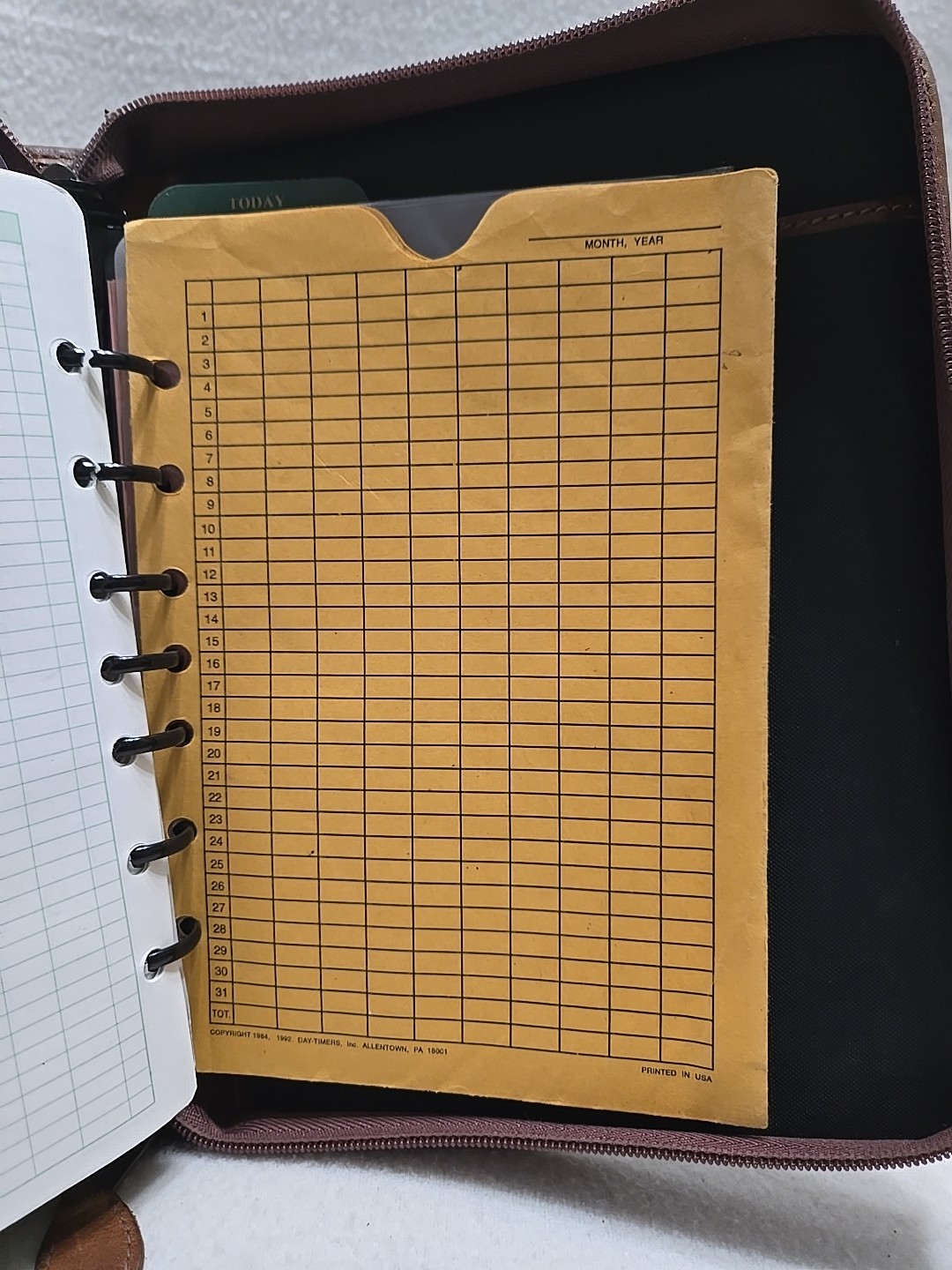 Vintage Day-Timer Tan Leather Planner 7 Ring Agenda Planner Zip Around