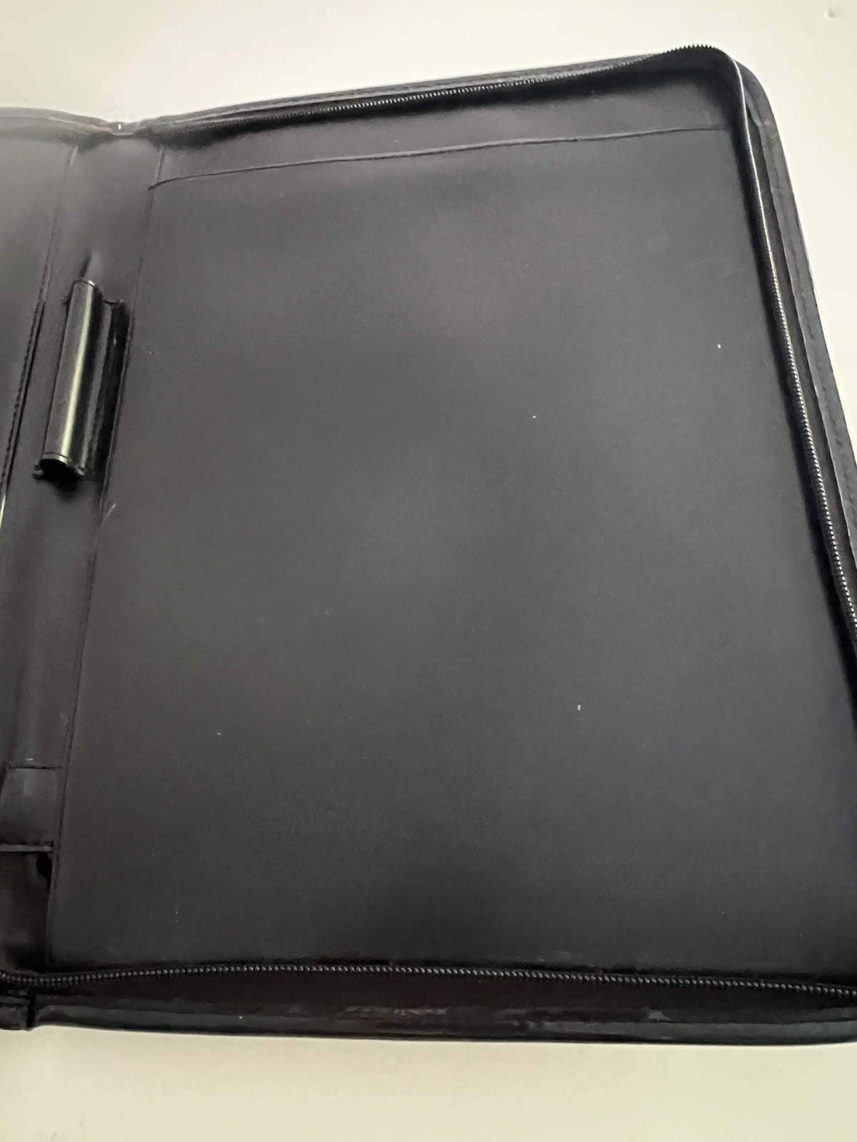 Beijo Portfolio Black Patent Leather PVC Pockets Zip Around Close EUC