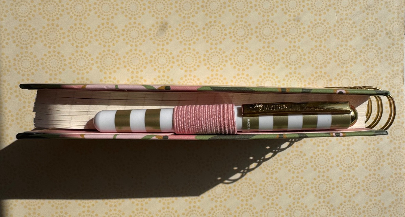 Spiral Pocket Lined Notebook + Pen-Floral Design-6.5 in x3.5 in- Shopping list..